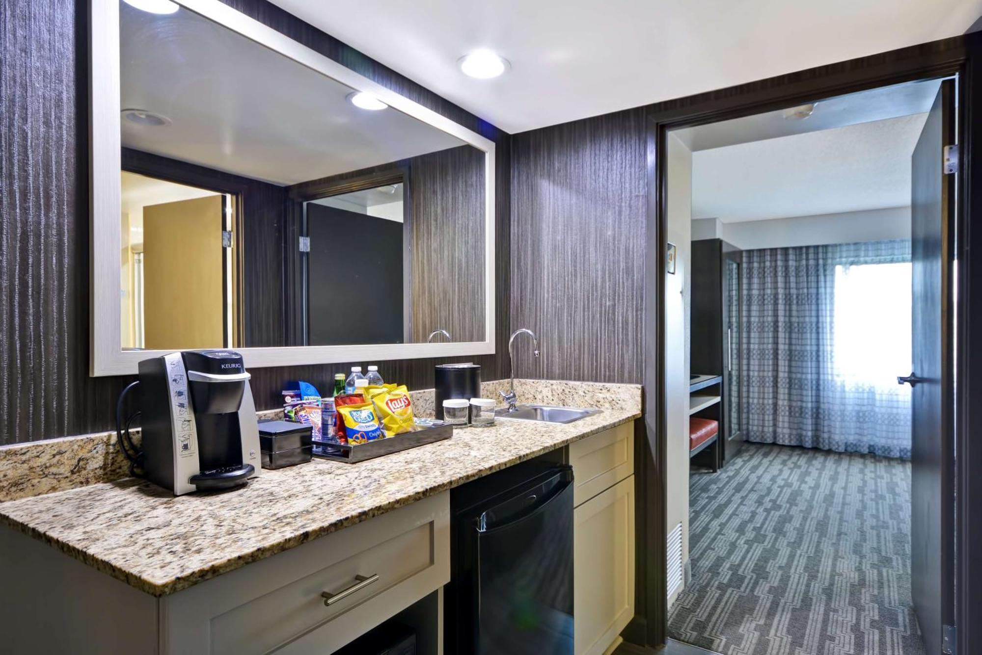 Parlor Suite,1551700960:JPEG